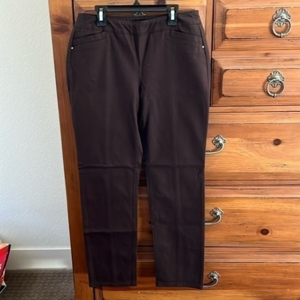 Chico’s NWOT Women’s Brown So Slimming Pants, Size 0 Short Chico’s Size 4 US